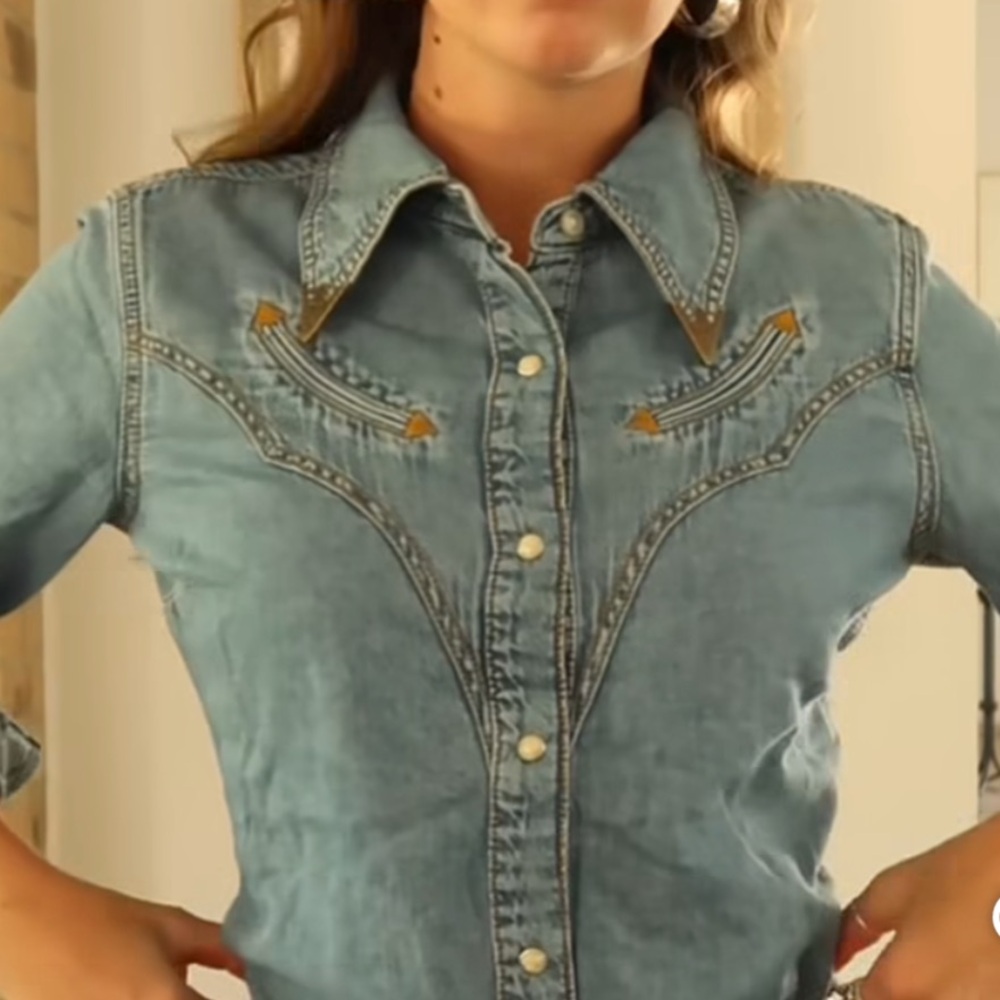 Lainey Wilson X Wrangler Denim Western Shirt - Picture 8 of 11